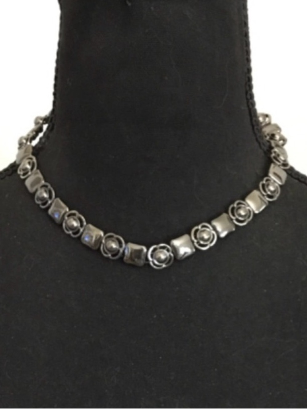 VTG - Liz Claiborne Shiny Gunmetal Gray Squared & Floral Beaded Necklace